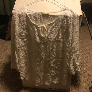 Pretty flowy mildly stretchy top